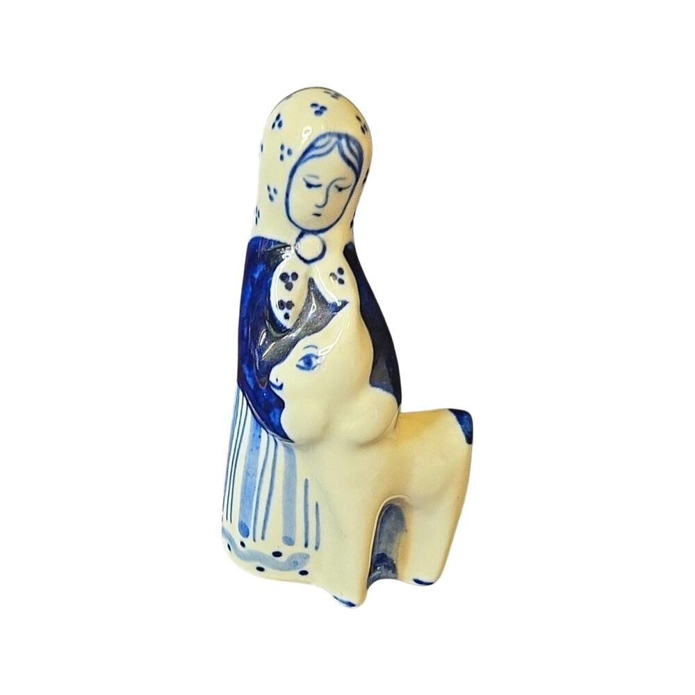 Gzhel Russian folk art figurine 3.75 inches tall